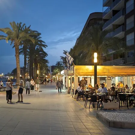 Floor With Terrace Near The 公寓 *