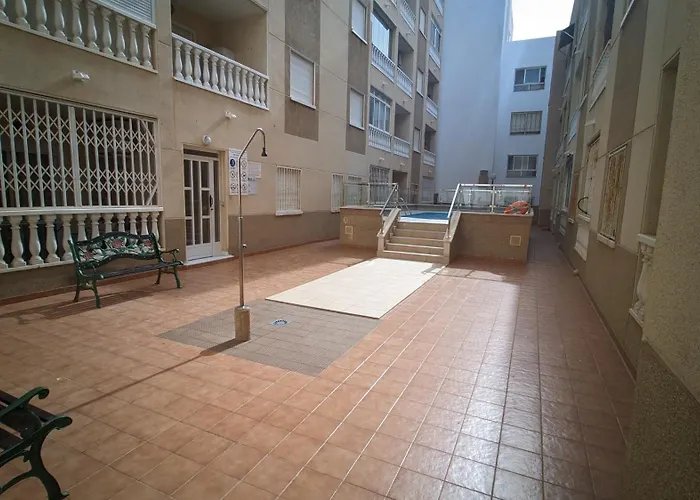 Floor With Terrace Near The 公寓 *