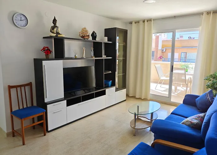 Floor With Terrace Near The * 托雷维耶哈