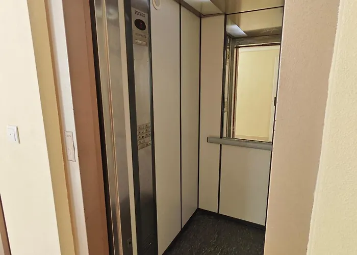 公寓 Floor With Terrace Near The *